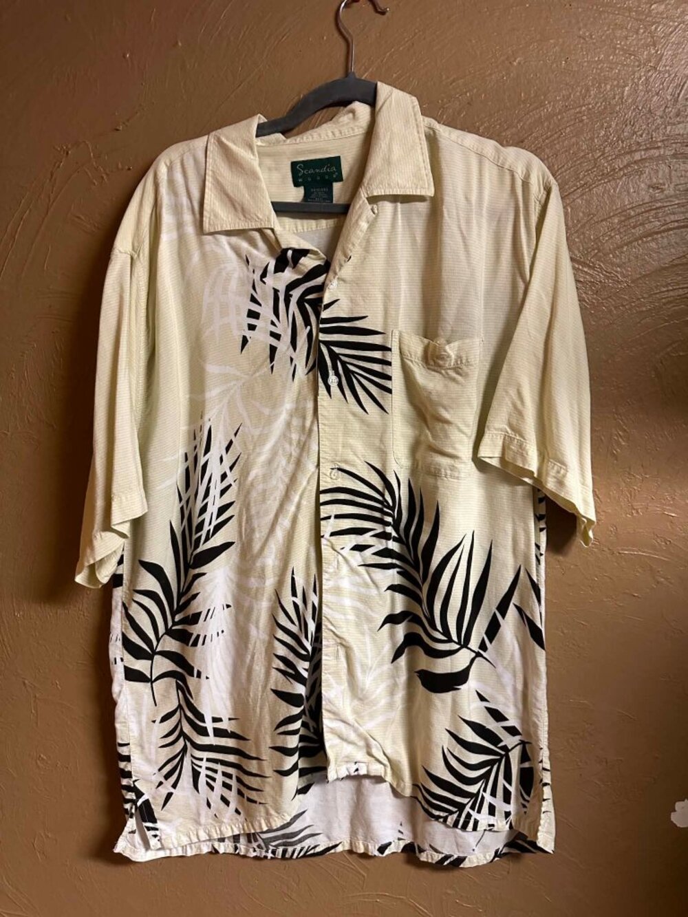 Scandia Woods Shirt Men Extra Large Cream Floral Button Rayon Hawaiian #202